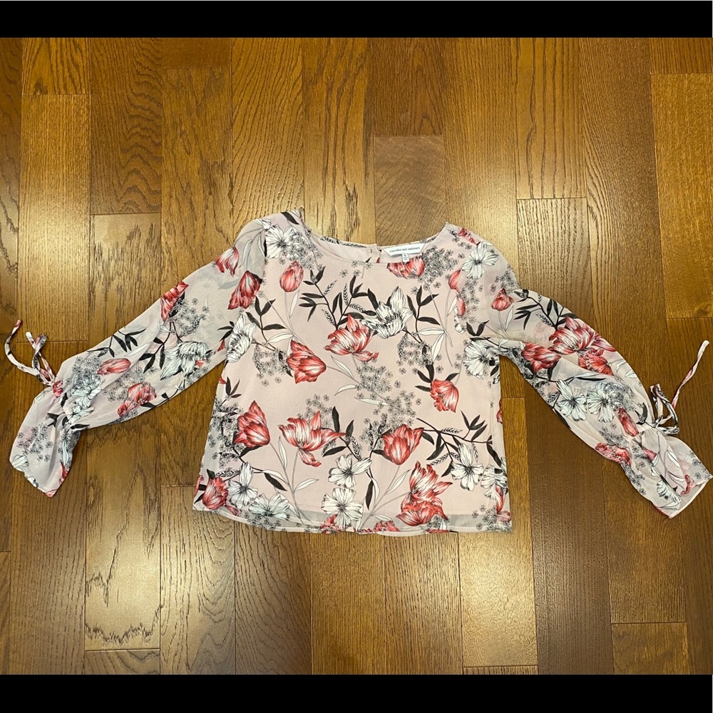CUPCAKES AND CASHMERE BLOUSE SZ S